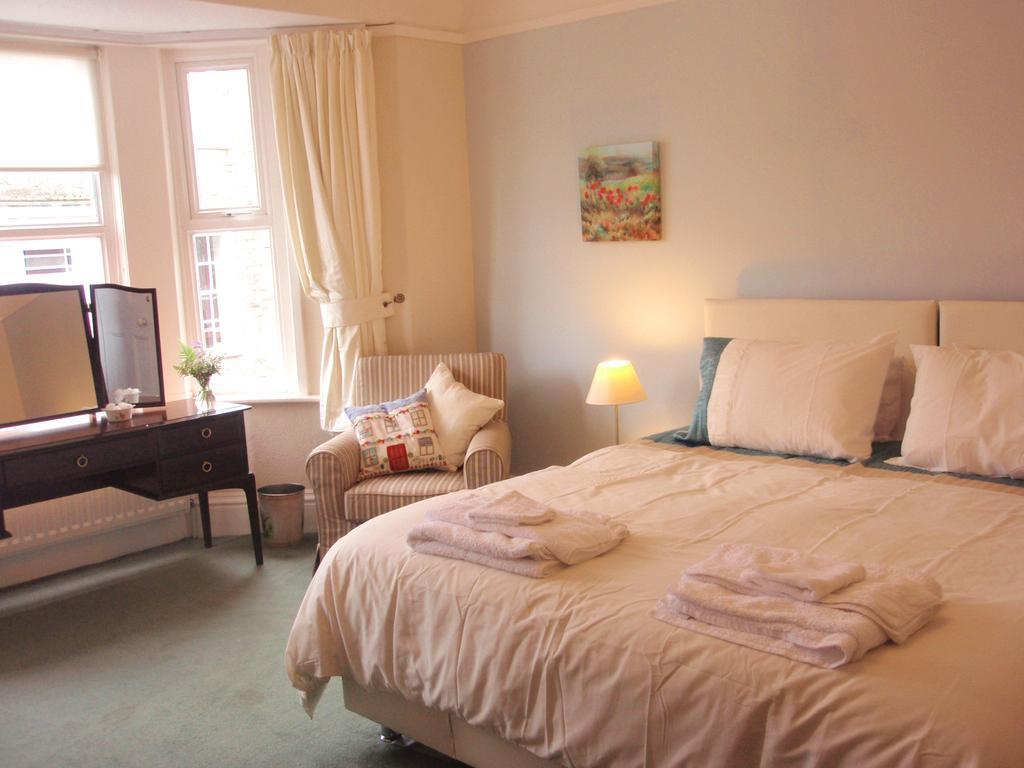 Weston House Bed & Breakfast Bampton  Room photo