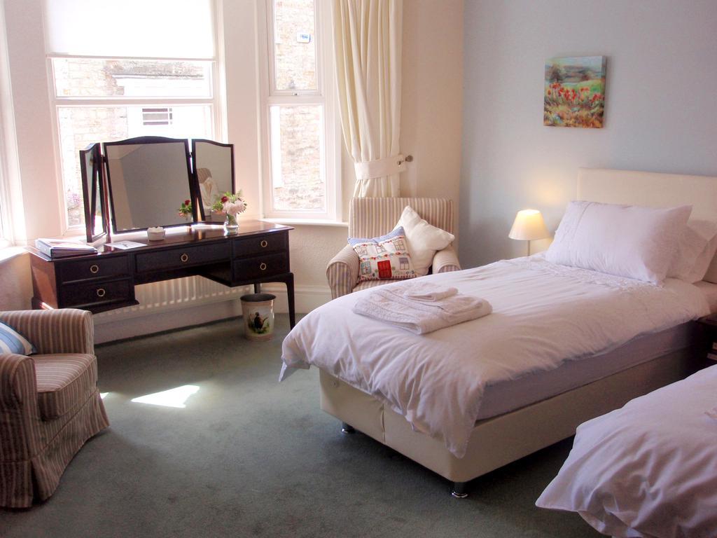 Weston House Bed & Breakfast Bampton  Room photo