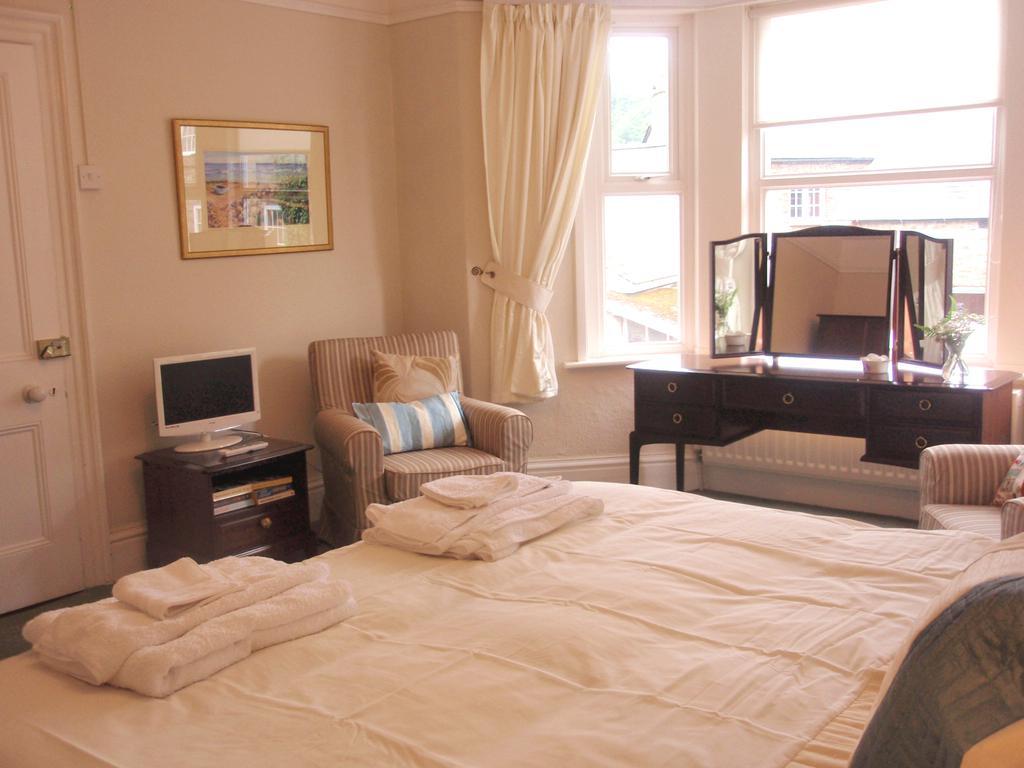 Weston House Bed & Breakfast Bampton  Room photo
