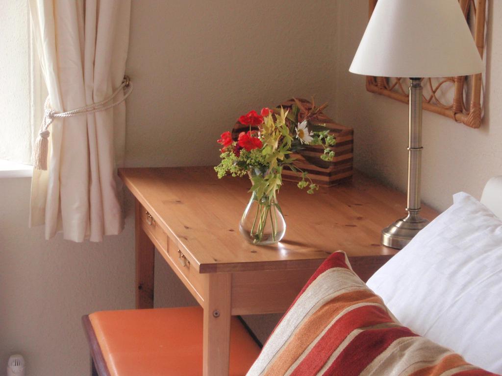 Weston House Bed & Breakfast Bampton  Room photo